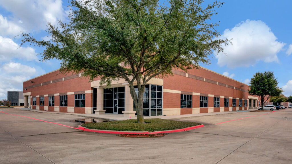 Corner view of 4040 Royal Lane, an industrial property owned by Fort Capital and located in Irving, TX